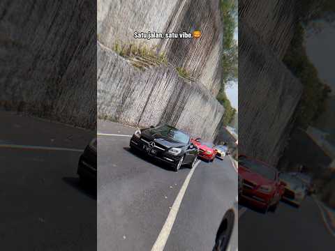 Konvoi tipis-tipis, tapi gaya maksimal! #SingaBaliTransport #SewaMobilBali #SewaMercyBali