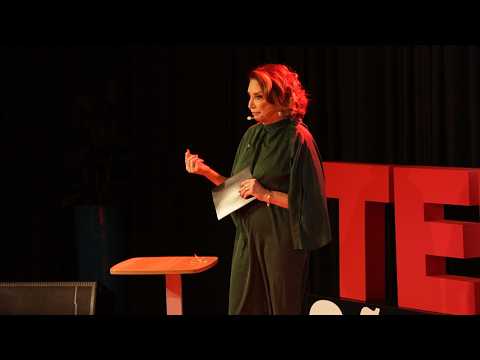 O impossível que eu recusei aceitar | Valquíria Menegaldo | TEDxSão José do Rio Preto Women