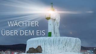 Wächter über dem Eis. Die Ostsee ist eingefroren. Magie am Leuchtturm. Glatteis im Binnenland.