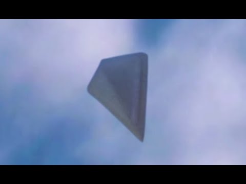 INCREIBLE OVNI CON FORMA DE PIRAMIDE CAPTADO EN MEDELLIN COLOMBIA!!