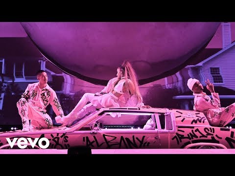 Ariana Grande - 7 Rings (Live at Sweetener World Tour)
