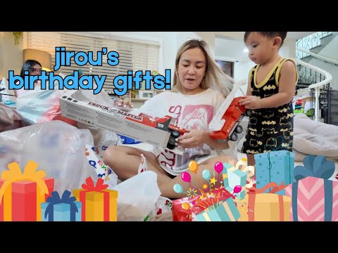 UNBOXING GIFTS WITH JIROU!! ANO MGA NARECEIVE NYANG GIFTS??