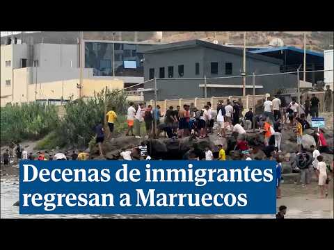 Decenas de inmigrantes regresan a Marruecos tras haber entrado en Ceuta