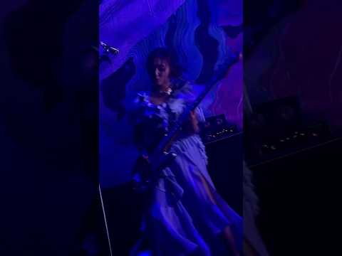 【台北公演ダイジェスト映像公開】  9/21 台北・Zepp New Taipeiにて開催の 『QUEEN BEE TOUR 2025 「AKU」』ダイジェスト映像を公開。