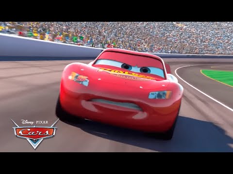 Rayo McQueen y Chick Hicks Compiten por la Copa Pistón! | Pixar Cars