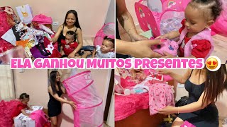 ABRINDO OS PRESENTES DA ZAYA 🥳 MUITA COISA LINDA - Aline vida de mãe 