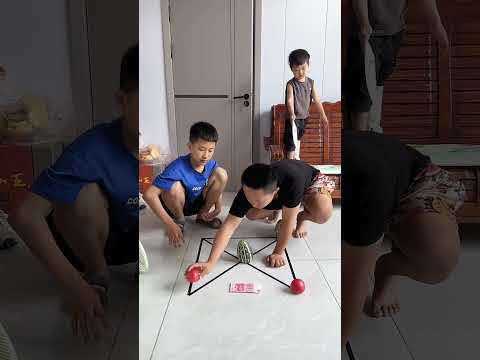 父子比赛玩游戏，最后也没分出胜负！#cute baby#baby#萌娃#搞笑日常 #人类幼崽#小米宝