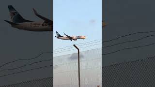 مصر للطيران B737 اثناء هبوطها في مطار القاهرة 🇪🇬