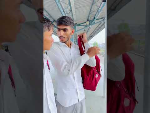 Kanha ki train chutne wali thi 😂