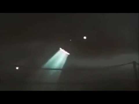 Recent Aliens and UFOs: UFO IN FRANCE BEAMING IN NIGHT SKY