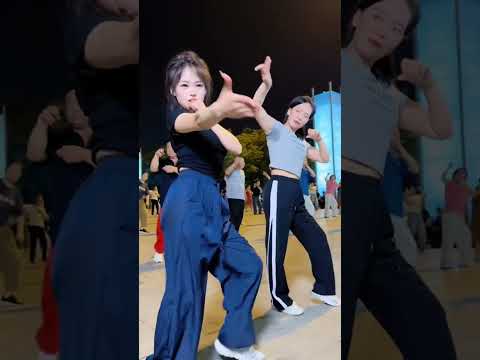 #bestshuffle #dance #fashion #dancer #trend #shuffle #cuttingshapes #shuffling #trending #dancing