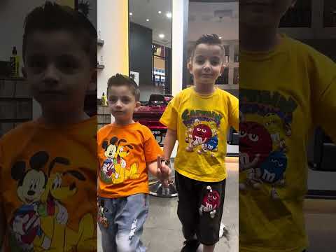 كريم وجاد عند الحلاق #طيور_الجنة  #حلاقة_شعر #خلودة #شفا #اطفال #مشهور #بيبي