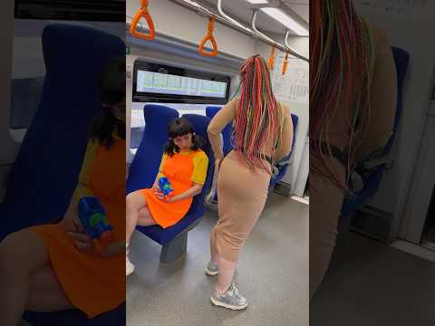 The doll gave me her seat...😂🤭🦑 #squidgame #ruiva #squidgame