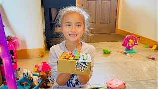 Barbie Dolls in a Fashion Show | Pretend Play & Fabulous Fun! 👗💖