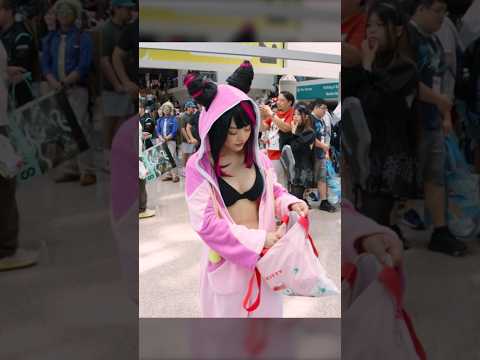 Juri Han meets secret finger ninja attack ☠️ #anime #cosplay #juri