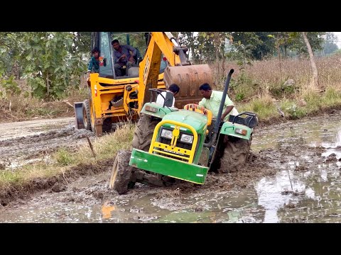 John Deere tractor stuck in mud Rescued by jcb | tractor |