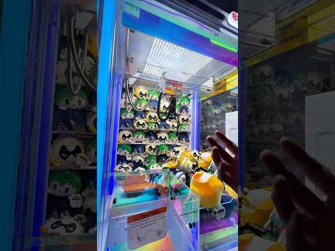 Have you ever played a claw machine like this? #clawmachine #round1arcade