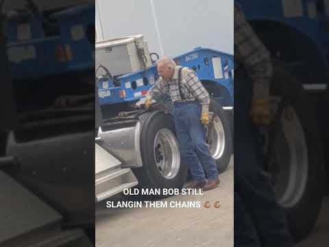 Ole timer throwing them chains #truck #truckers #truckdrivers #truckstop #truckstops #truckdriving
