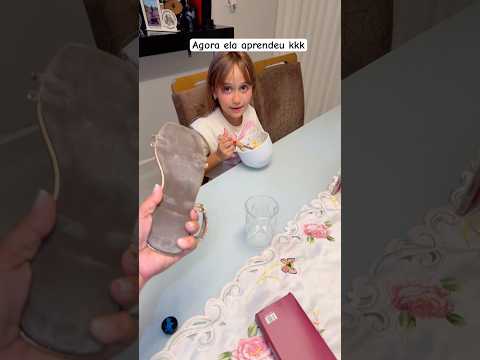 Clarinha descobrindo que o chinelo serve pra apanhar KKKKK ￼