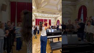 Habt schon mal gemeinsam mit ca. 100 Personen gejodelt? Wir jetzt schon! 😁 #acapella #österreich