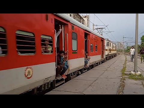 12304 Poorva Express (New Delhi - Howrah)