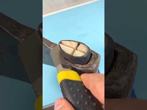 A unique way to install the axe handle in such a way that it never falls out. #diy #tips  #lifehacks