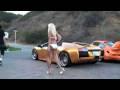 Twee modellen en Lamborghini