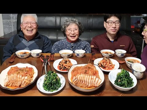 배터지는 밥도둑~! 통삼겹살 김치찜 먹방 (얼큰 버섯찌개, 섬초시금치무침, 고춧잎 무말랭이) Steamed Pork Kimchi Mukbang ASMR / Korean Recipe