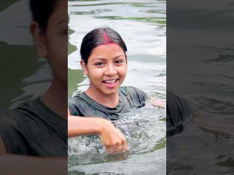 পুকুরে গিয়ে টমেটো মাখা😁 #minivlog #village #shortvideo #viralvideo #makeup #video #farming #viral