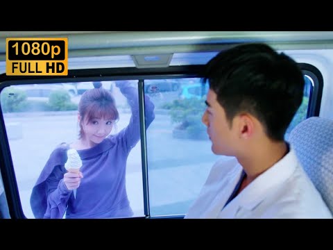 Movie！灰姑娘對著車窗補妝，怎料意外被總裁看到，總裁對她一見鐘情！#我的机器人男友  #最新電影 #大陸電影 #職場電影