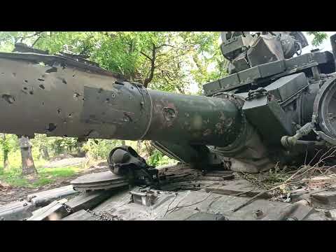 Танк после плотного артобстрела.(tank after a close artillery shelling)