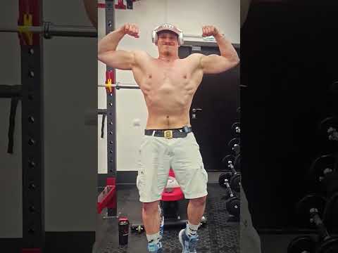 СМАЕВ и сотрудник натурал POLEZNOO #смаев #санечек #пояснил
