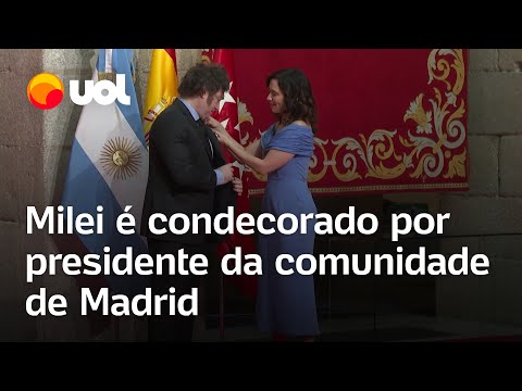 Milei é condecorado por presidente da comunidade de Madrid