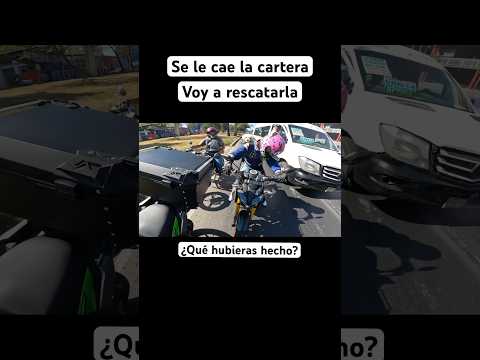 Se le cae la cartera no se da cuenta y yo la levanto #motociclismo #motovlog  #observacionesdiarias