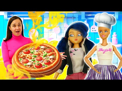 Prepariamo una pizza insieme alle bambole Barbie e Marinette! Giochi con il pongo per bambini