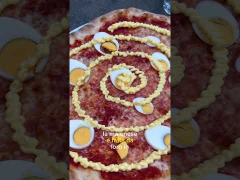 Provereste mai la pizza Rossini con mayo e uova sode a Pesaro? Scrivetelo nei commenti 🥹