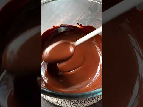 YOU ONLY NEED 5 INGREDIENTS TO MAKE THESE BOUNTY BARS