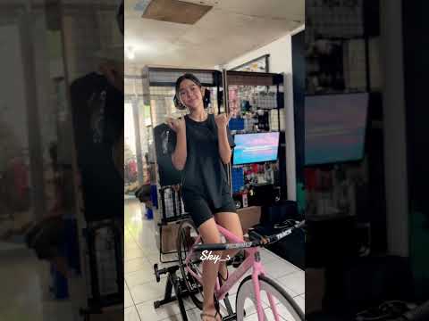 Evelyn velocity #fixedgear #fixie #fyp #viral