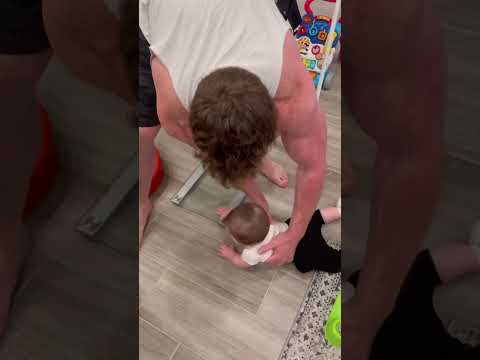 I will weigh the weights #dad #baby #babyboy