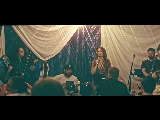 Ali Cook - Vocals/Songwriting
Daniel Benoit - Bass/Vocals
Will Manning - Guitar
Tony Perez - Violin
Audio/Video - Eric Booth

#guitarsolo #violinsolo #originalsong 
at one of our favorite spots: The Three Legged Goat