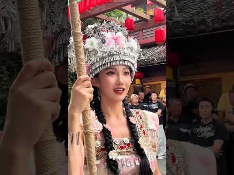 A funny <strong>girl</strong> takes the <strong>stage</strong> #EternalLoveCarnival #SongchengEternalLove #Hangzhou