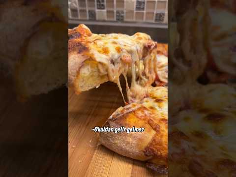 “Herkesi mutlu edemezsin çünkü pizza değilsin.” de bahsi geçen o pizza!🍕💛 #pizza #pizzarecipe