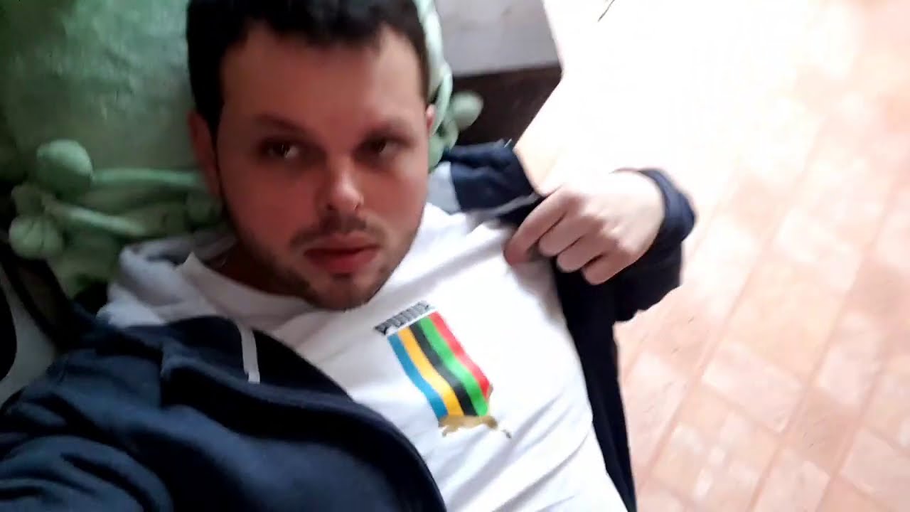 Приехал папа собирать шкафчики на квартиру