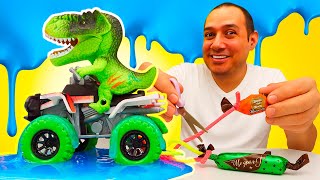 🦖🍬 ¡El dinosaurio roba los caramelos de Jesús! | Juegos divertidos para niños