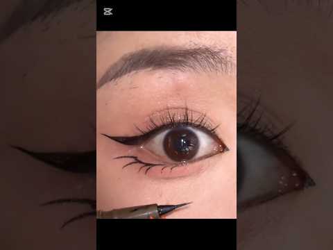 "How I Apply Perfect Eyeliner Using ONLY My Hands (No Tools!) 👁✨ #EyelinerHack"#eyeliner #shorts