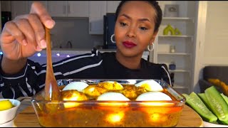 ASMR & RECIPE * Soft Boiled Eggs In Creamy Garlic Sauce * اكل بيض نص استواء