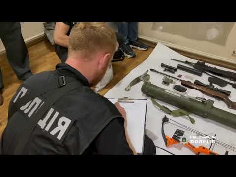 Черкаські правоохоронці викрили чоловіка у зберіганні зброї та боєприпасів