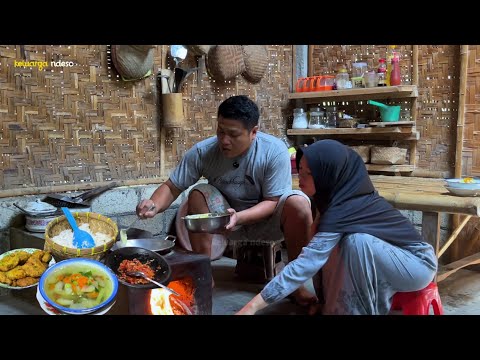 masih edisi pak suami masak untuk keluarga, sayur bening blonceng, bakwan jagung,sambel orek