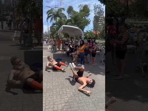 ELE SE JOGOU NO CHÃO. #dança #humorbrasil #memes