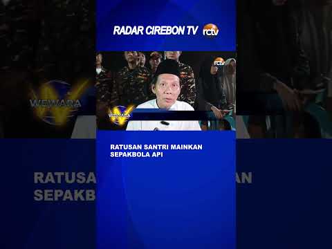 Ratusan Santri Mainkan Sepakbola Api